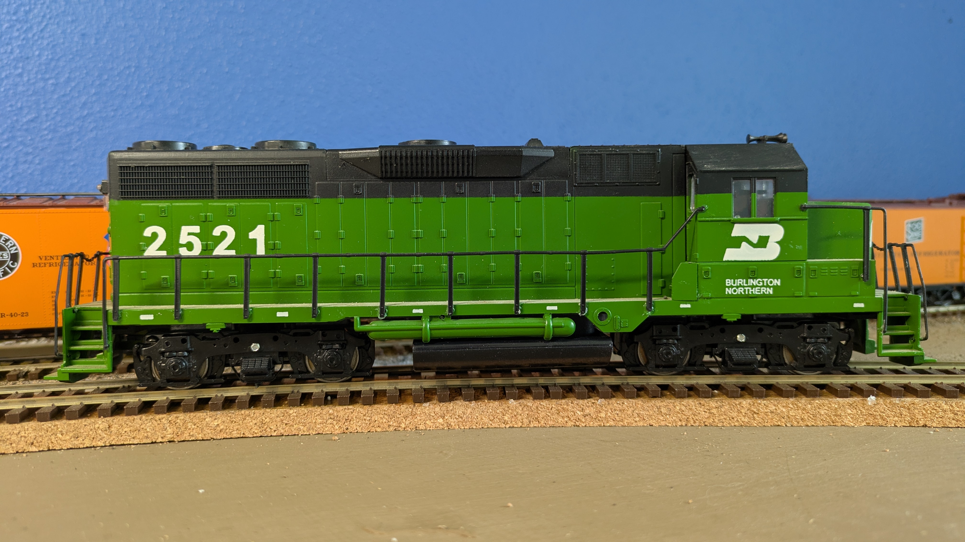 Burlington Northern GP-35 # 2521